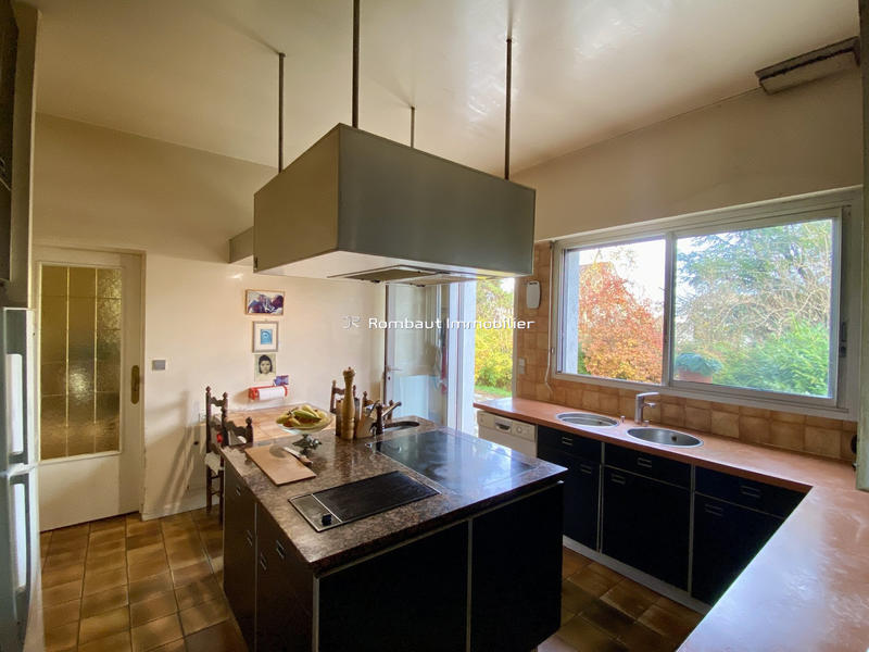 Maison - 246 m² - 10 pièces