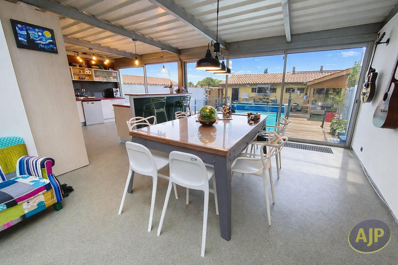 Maison - 176 m² - 8 pièces