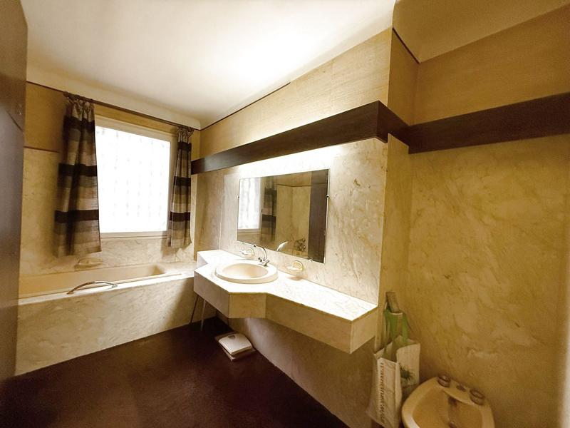 Maison traditionnelle - 210 m² - 7 pièces