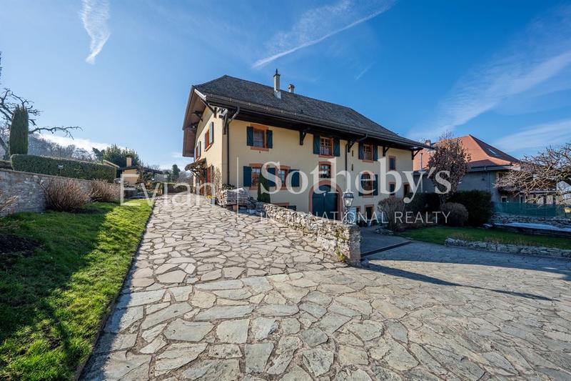 Maison - 300 m² - 11 pièces