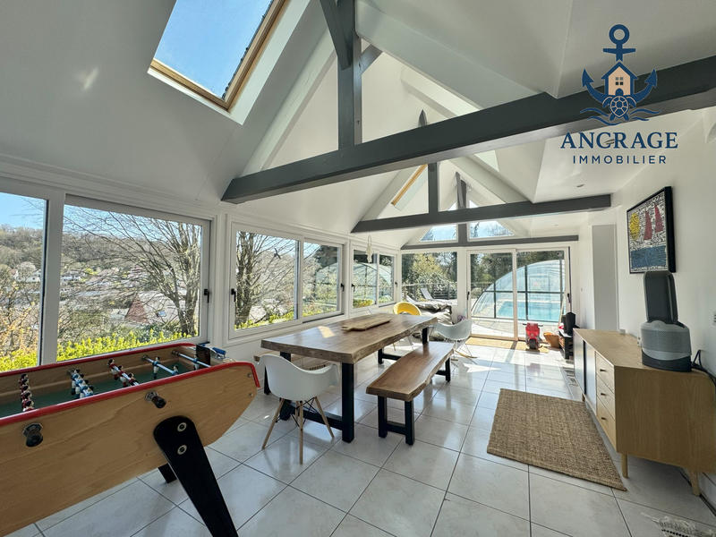 Maison - 210 m² - 5 pièces