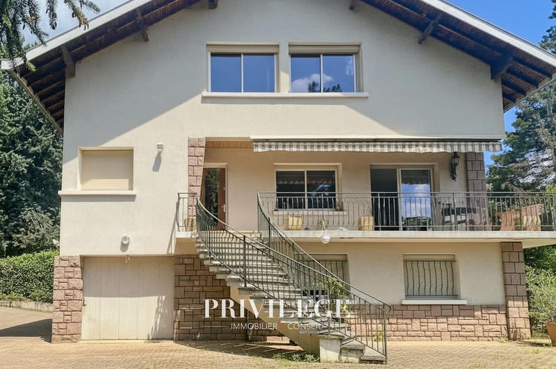 Maison - 229 m² - 7 pièces