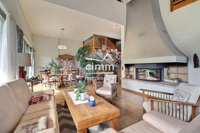 Villa - 363 m² - 6 pièces