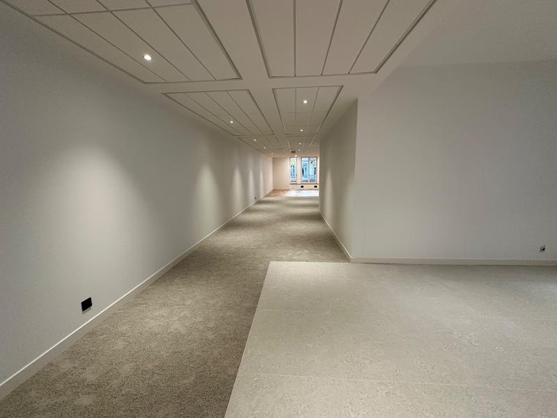 Bureau - 301 m² - 1 pièce