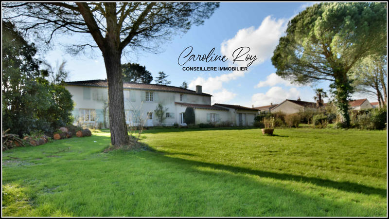 Maison - 288 m² - 8 pièces