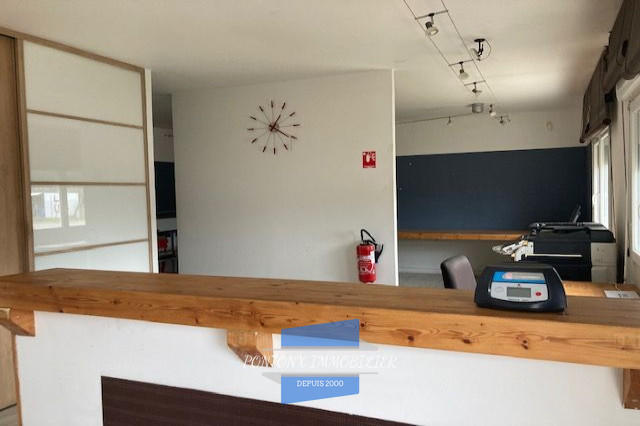 Local commercial - 596 m²