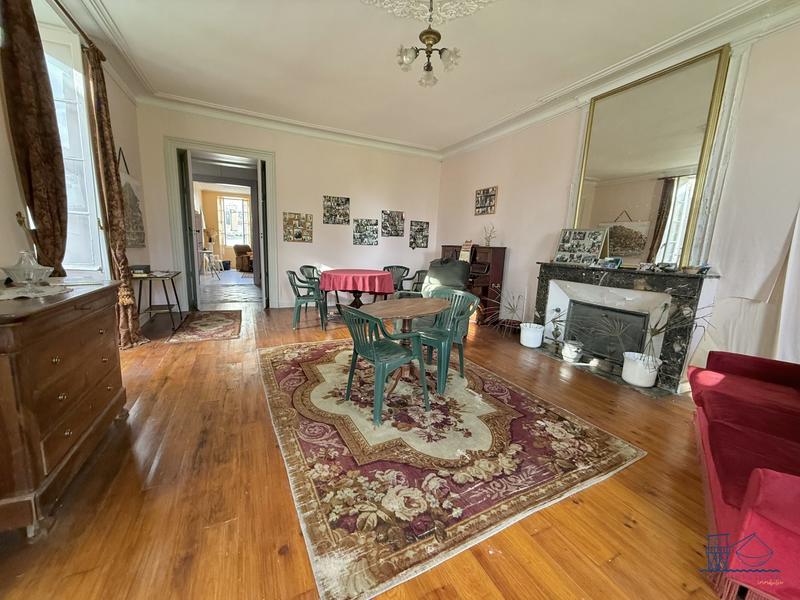 Maison ancienne - 215 m² - 14 pièces