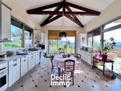 Maison - 211 m² - 6 pièces