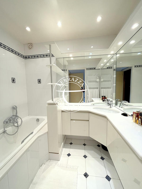 Appartement - 116 m² - 5 pièces