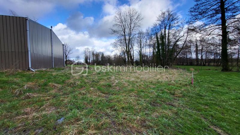 Terrain constructible - 1 400 m²