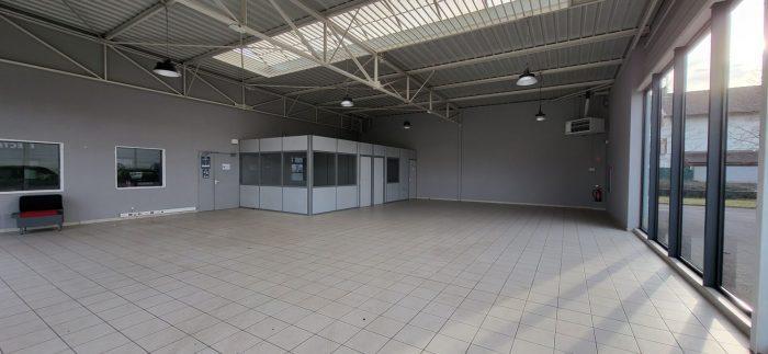 Local commercial - 350 m² - 4 pièces
