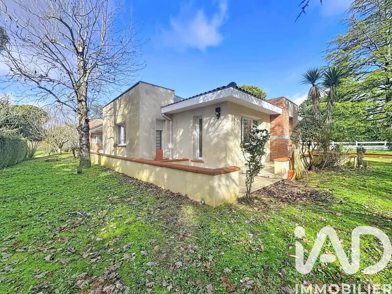 Maison - 222 m² - 5 pièces