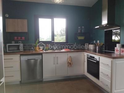 Maison - 140 m² - 5 pièces