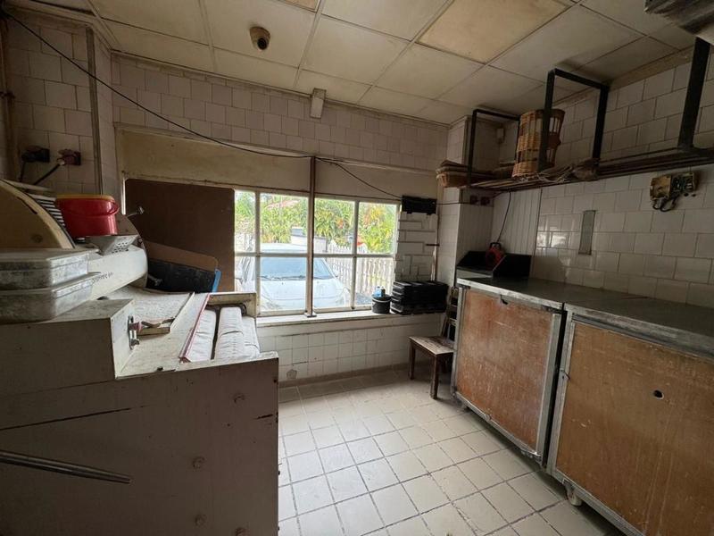 Local commercial - 467 m² - 12 pièces