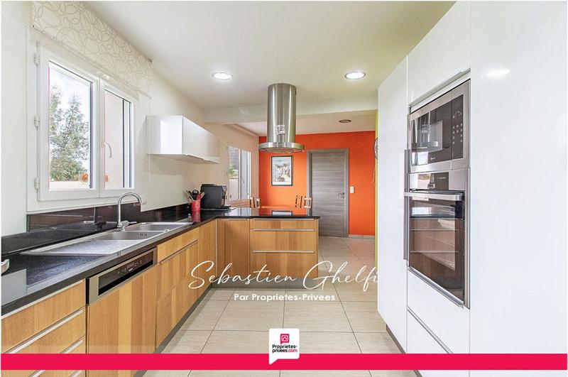 Maison - 220 m² - 8 pièces