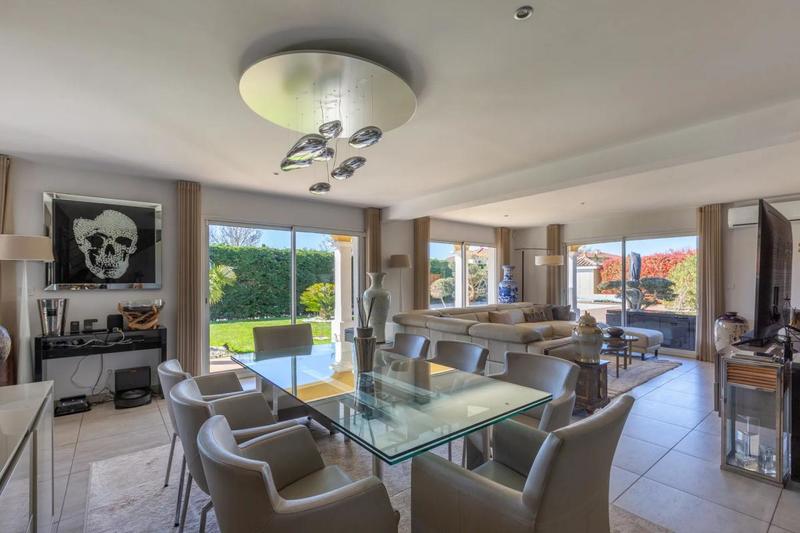 Maison - 176 m² - 5 pièces