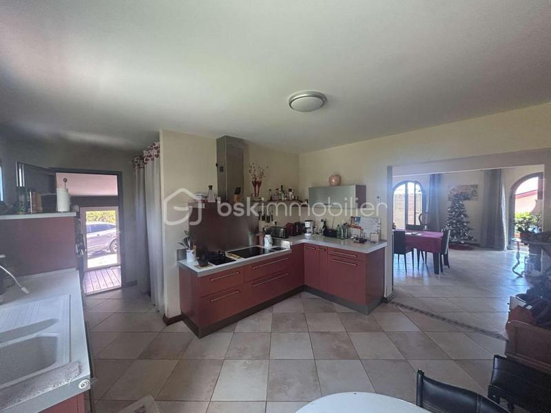 Maison - 210 m² - 5 pièces