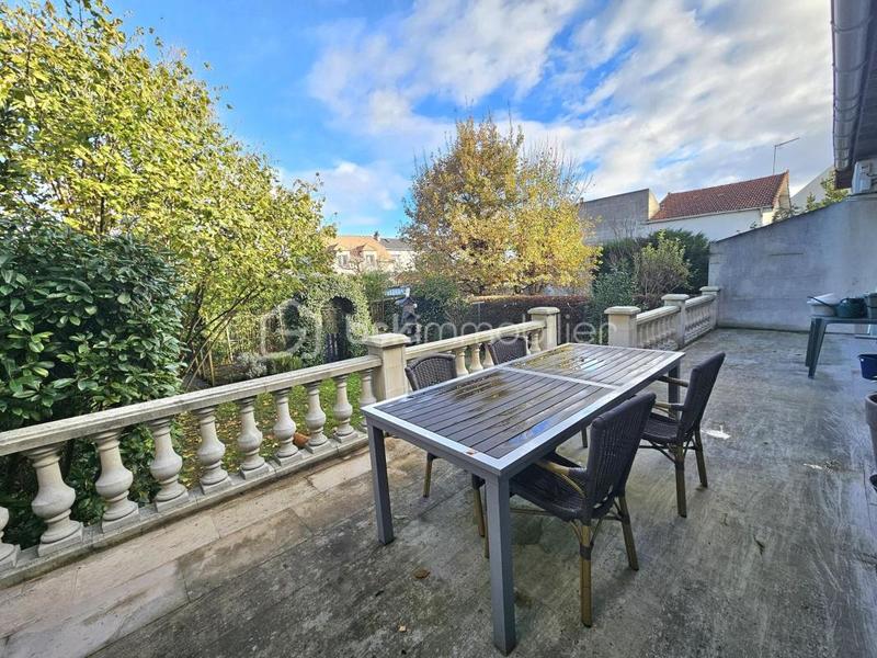 Pavillon - 150 m² - 6 pièces