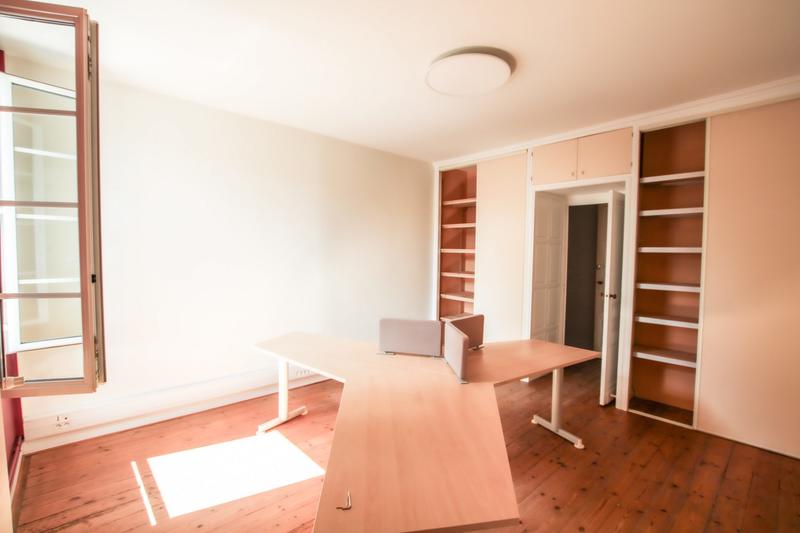 Immeuble - 254 m² - 9 pièces