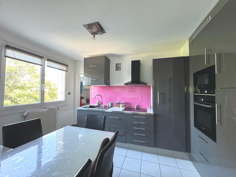 Appartement - 98 m² - 5 pièces