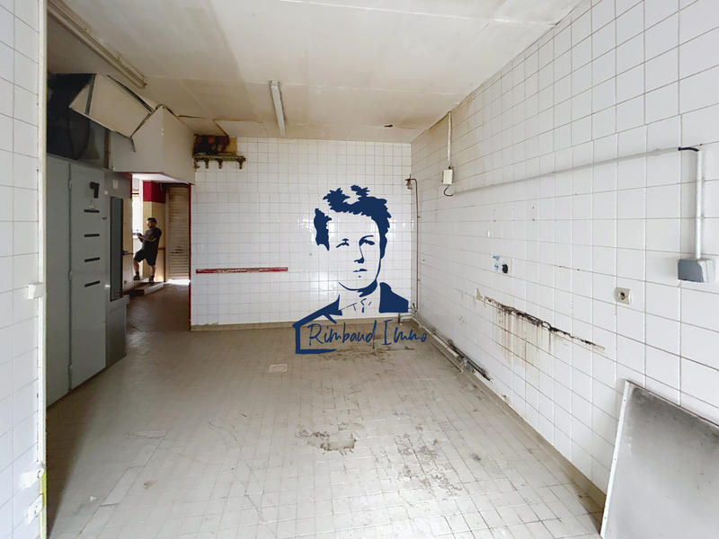 Local d'activités - 100 m² - 4 pièces