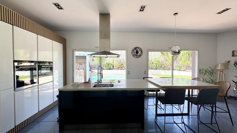 Maison d'architecte - 247 m² - 9 pièces