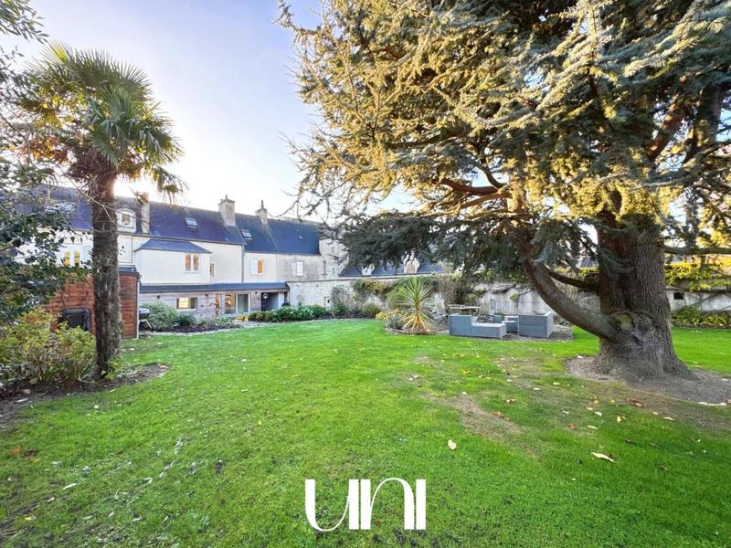 Maison - 232 m² - 8 pièces