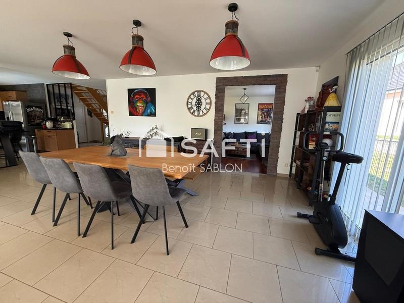 Maison - 210 m² - 6 pièces