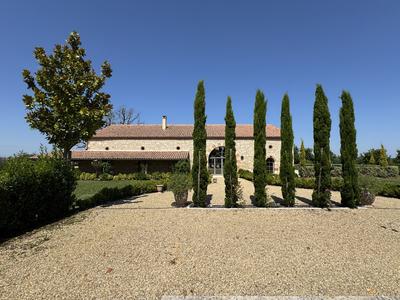 Maison - 445 m² - 10 pièces