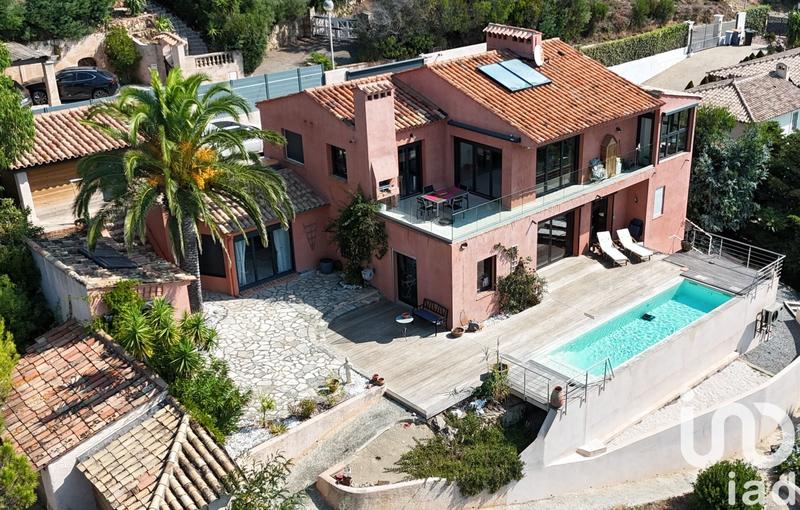 Maison - 215 m² - 7 pièces