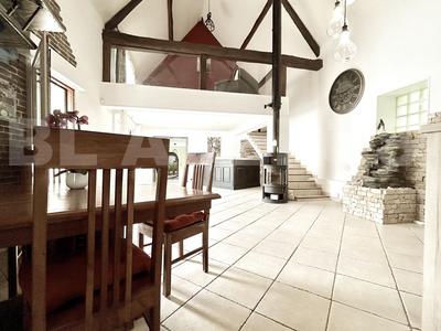 Maison - 280 m² - 10 pièces
