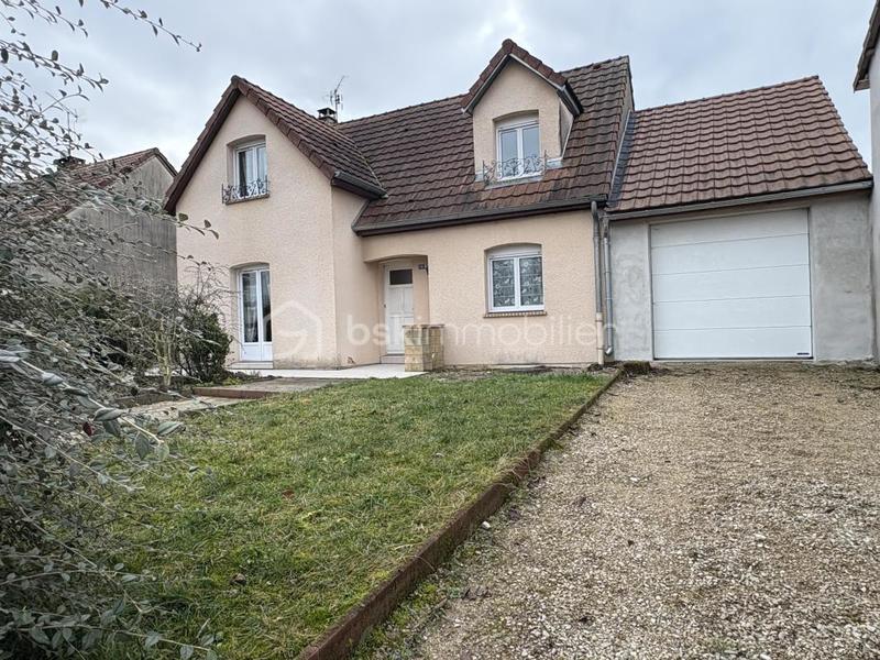 Maison traditionnelle - 151 m² - 6 pièces
