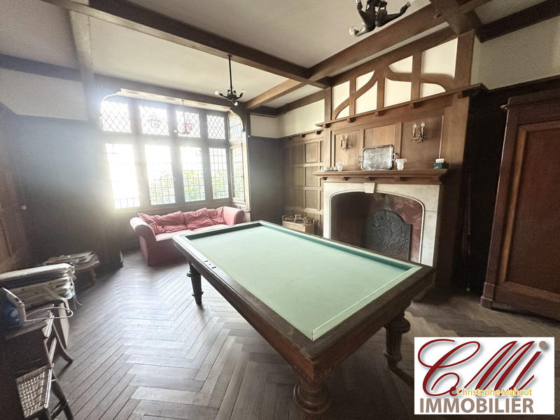 Maison - 405 m² - 12 pièces