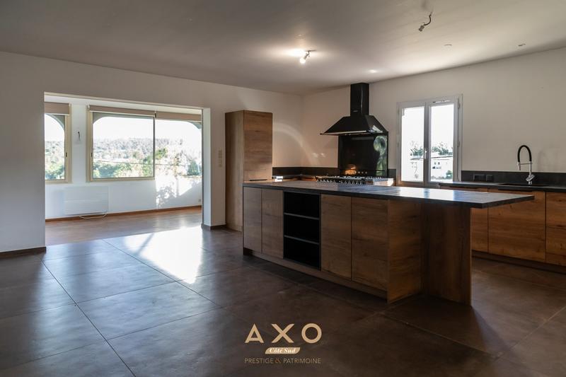 Maison - 278 m² - 8 pièces