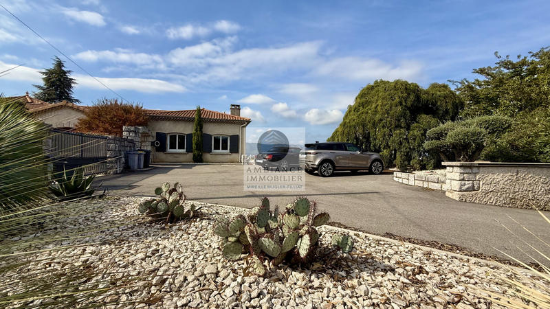 Maison - 284 m² - 8 pièces