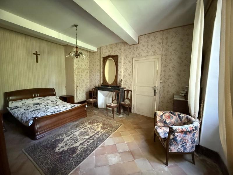 Maison - 295 m² - 9 pièces