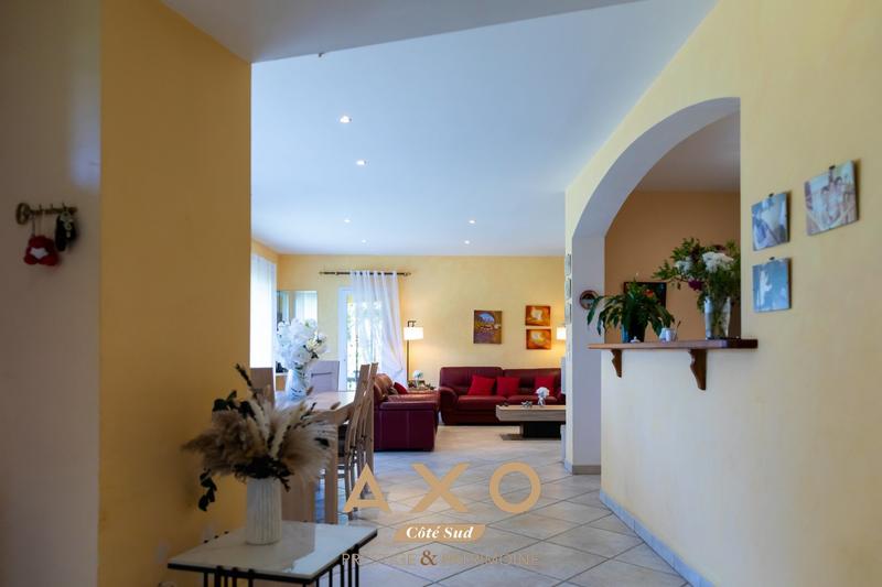 Maison - 230 m² - 8 pièces