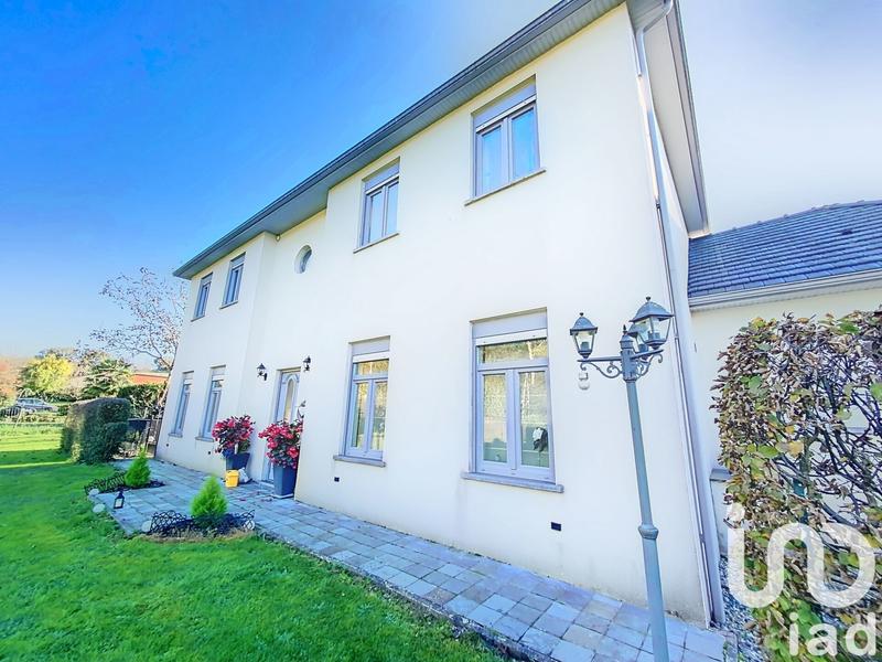 Maison - 208 m² - 9 pièces