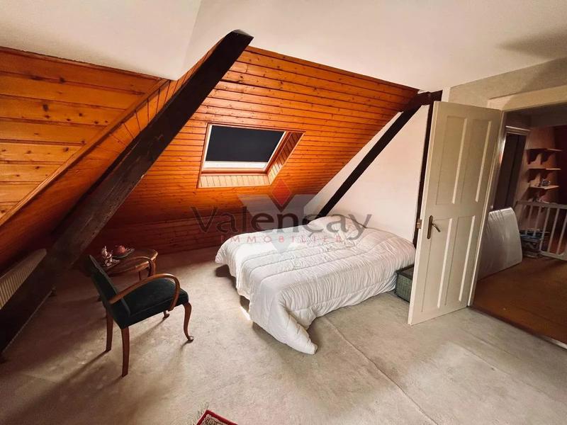 Maison - 215 m² - 8 pièces