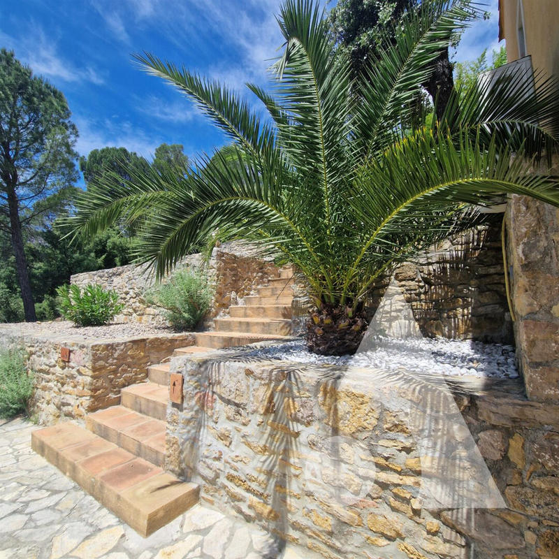 Maison - 298 m² - 9 pièces