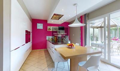 Villa - 221 m² - 8 pièces