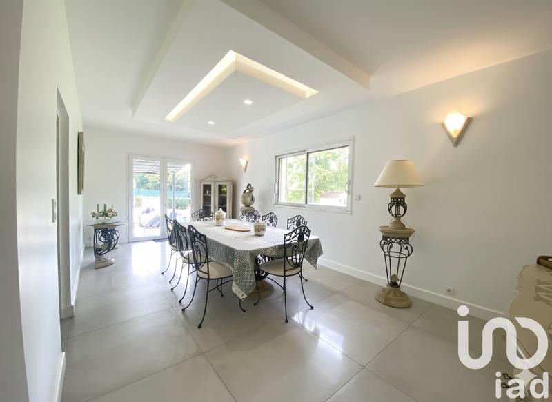 Maison - 260 m² - 8 pièces