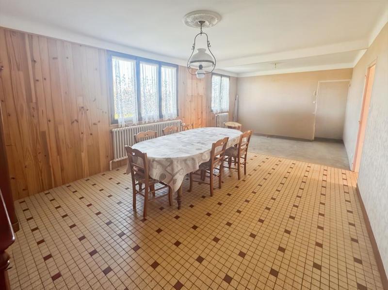 Maison - 99 m² - 5 pièces