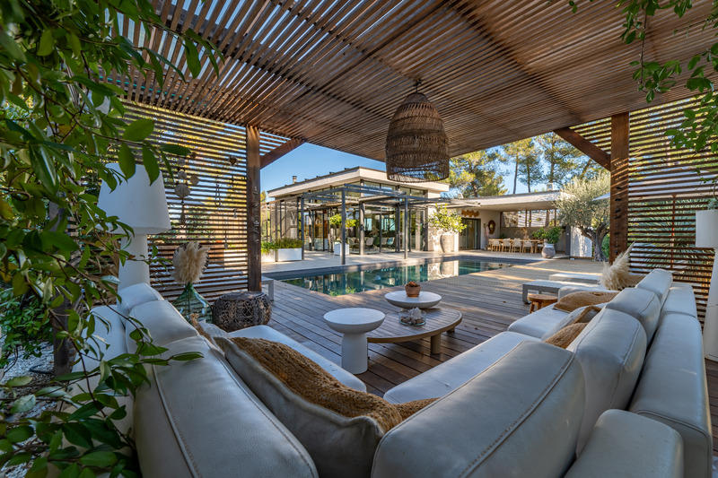 Maison - 365 m² - 8 pièces