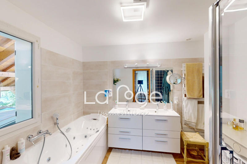 Maison - 195 m² - 7 pièces