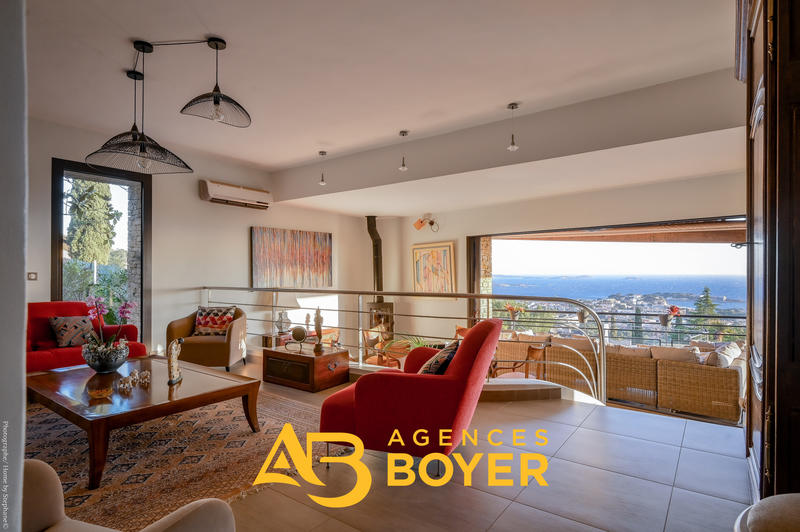 Maison - 300 m² - 8 pièces