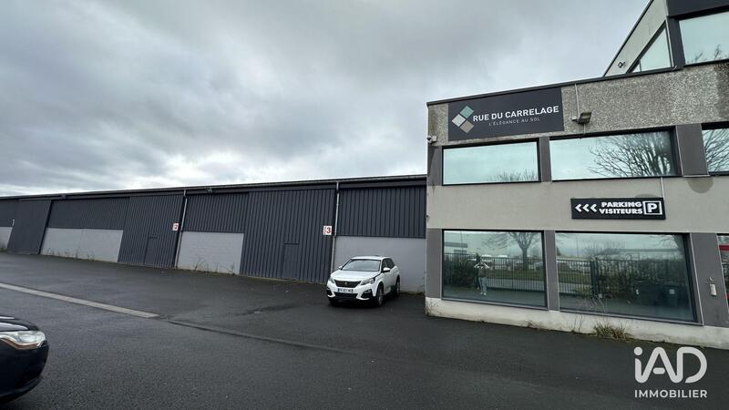 Local commercial - 1 900 m²