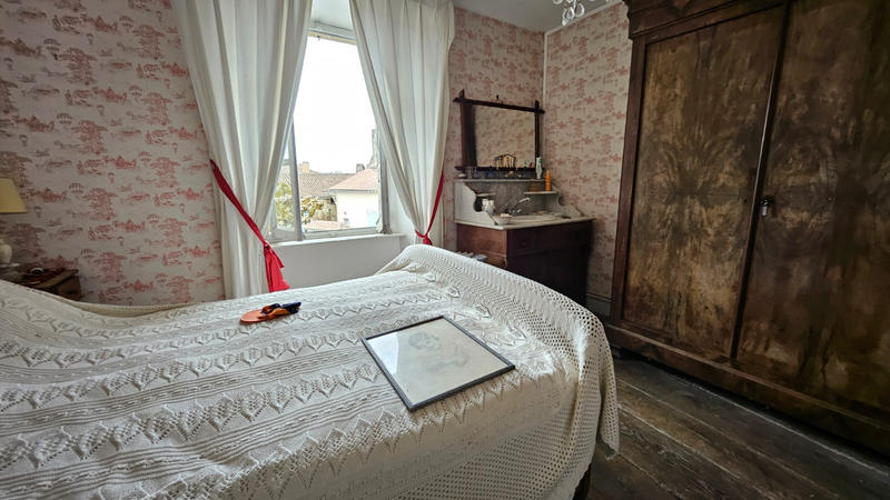 Maison - 180 m² - 11 pièces