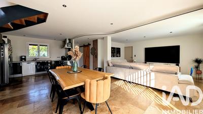 Maison - 157 m² - 8 pièces