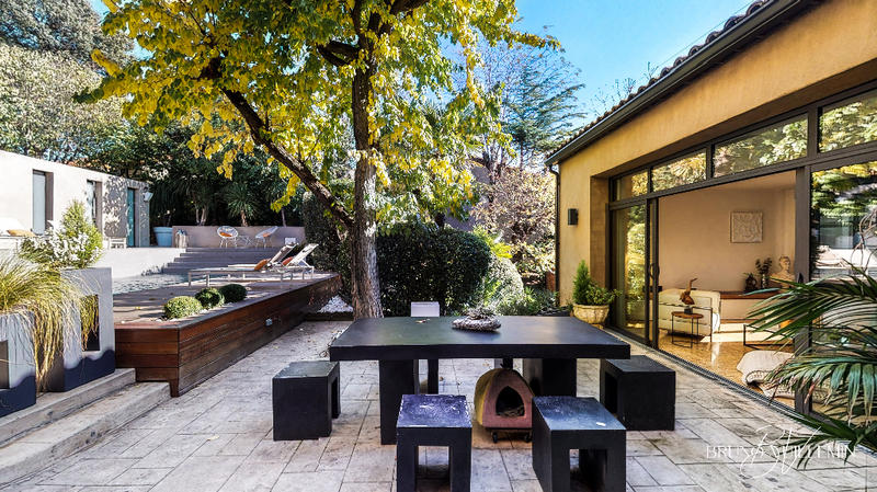 Demeure - 253 m² - 8 pièces